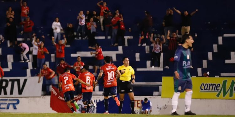 ¡Hombrada! Irapuato gana en casa ajena y avanza a semifinales en Liga Premier