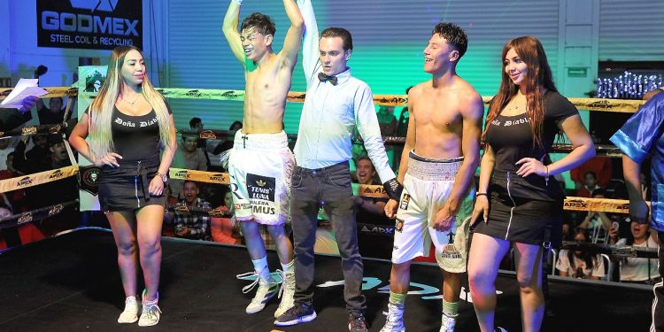 El ‘Talento Leonés’ se impone en su debut en el boxeo profesional