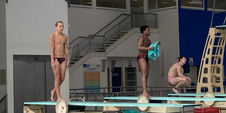 Selección de clavados de Canadá se prepara en Centro Acuático de León 1