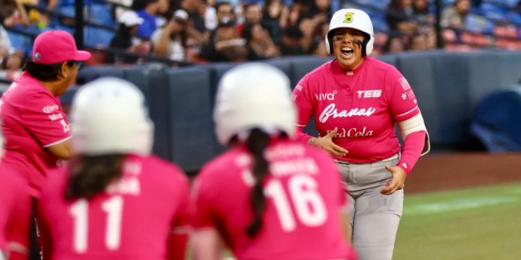 Las Bravas de León barren a las de Monterrey y se colocan en la cima de la LMS