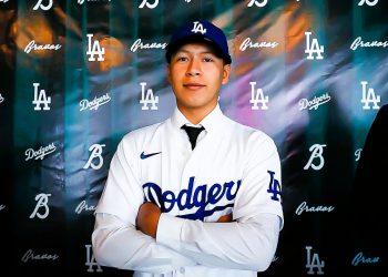 Bryan Lara, joven talento de Bravos de León, firma con Los Ángeles Dodgers