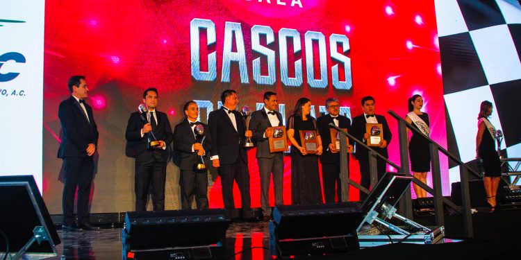 Alejandro Mauro Sánchez recibe el CASCO DE PLATA