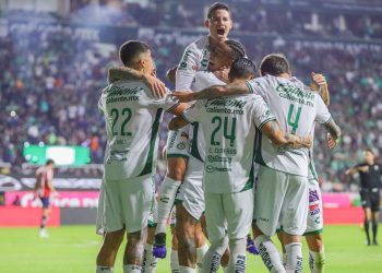 ¡León rugió fuerte! Victoria sobre Chivas consolida su gran inicio en el Clausura 2025