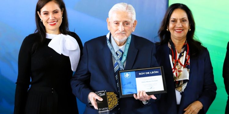 Un Legado Deportivo y de Servicio: Pedro Medina Hurtado, Reconocido con el ‘Soy de León’