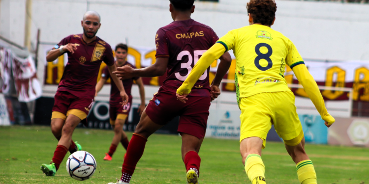 Petroleros de Salamanca es vapuleado por el campeón Aguacateros de Peribán