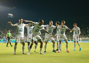 Extravía León racha perfecta con empate ante Toluca, pero mantiene liderato