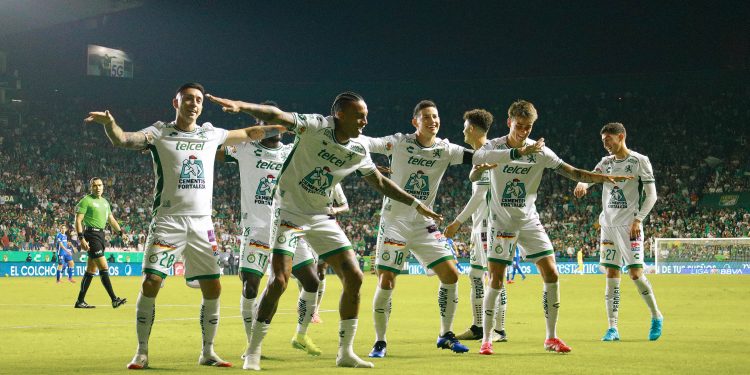 Extravía León racha perfecta con empate ante Toluca, pero mantiene liderato