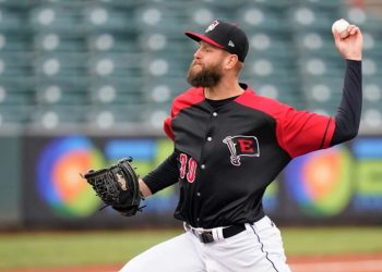 El zurdo Adam Wolf refuerza el pitcheo de Bravos de León