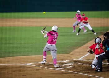 A esperar… Bravas de León caen ante El Águila y postergan su boleto a playoffs