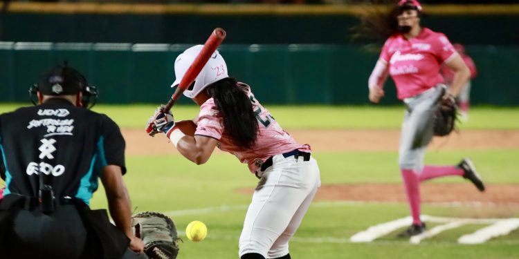 Dividen serie Bravas de León y Olmecas en el Centenario de Tabasco