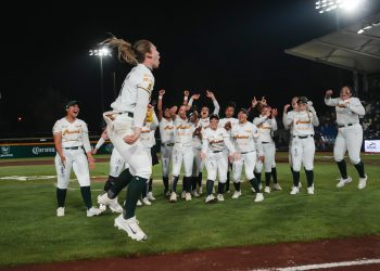 De forma dramática, Bravas de León vence a Diablos Rojos en extra innings