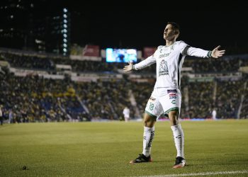 James Rodríguez lleva a León al empate ante América y sigue de líder