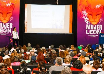 Adultos mayores reciben herramientas de autocuidado en taller de salud