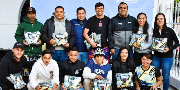 Abanderan a los selectivos leoneses que competirán en la fase nacional del torneo ‘De la Calle a la Cancha’