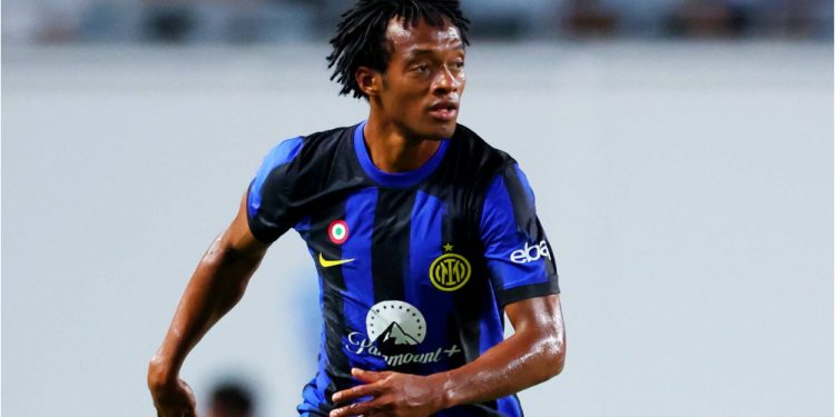 El Club León tras la estrella colombiana Juan Guillermo Cuadrado para reunirlo con James Rodríguez