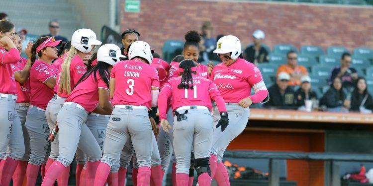 Bravas de León le pega a Naranjeras y asegura al menos el subliderato