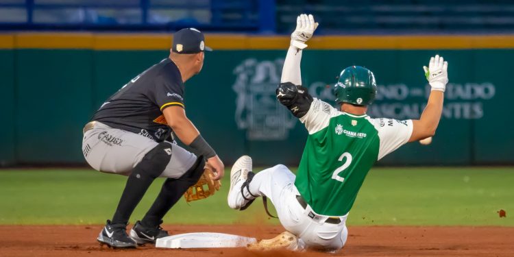 Victoria para Rieleros en el arranque de pretemporada de Bravos de León