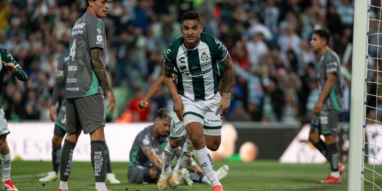 ¡Adiós invicto! León se ve sorprendido y cae ante el sotanero Santos Laguna