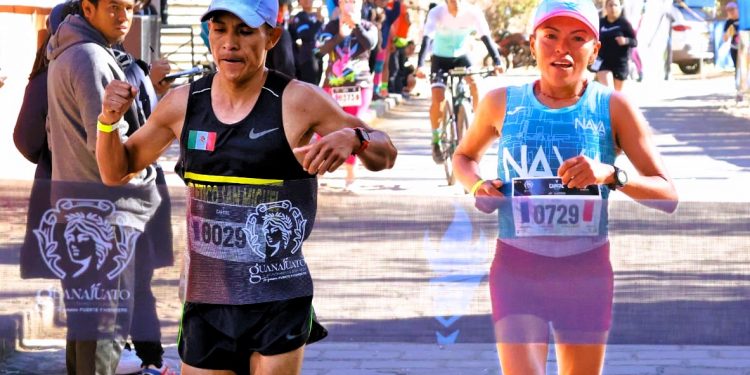 Rubén Chávez y Anahí Rivera triunfan en el Maratón Capital 2025