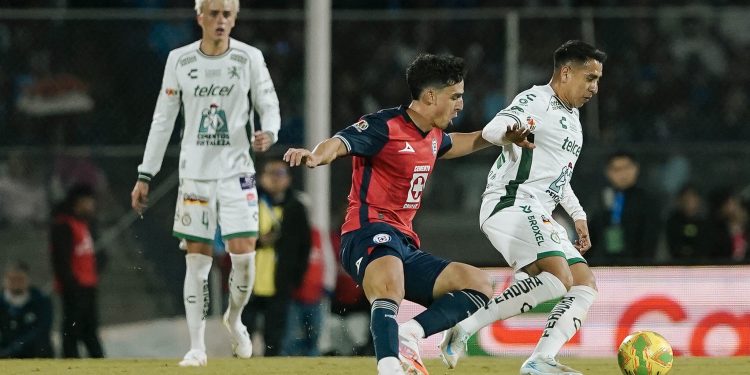 León Cae en los Últimos Minutos ante un Cruz Azul enrachado