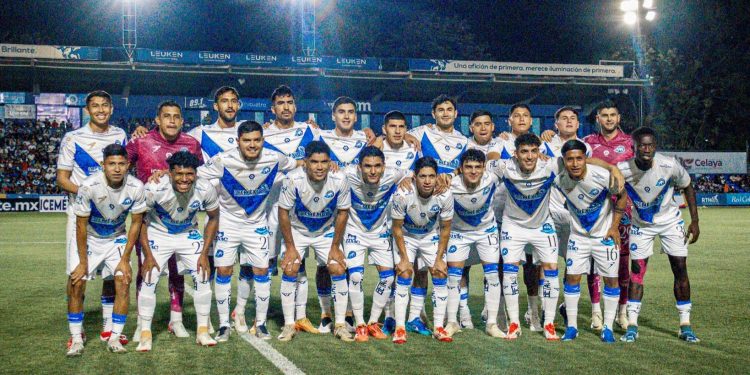 Eliminan a Celaya y todo termina en trifulca entre afición y seguridad