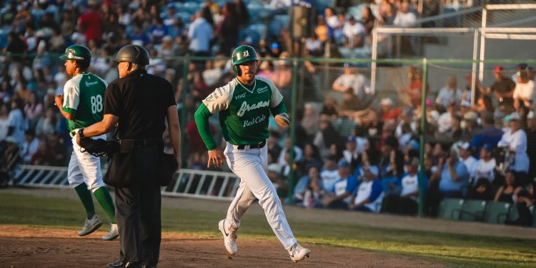 Bravos de León encara pretemporada en California ante Charros
