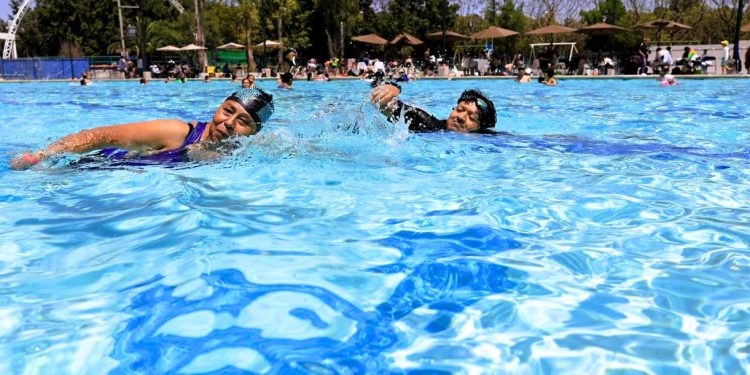 Comude León abre gratuitamente el nuevo Centro Acuático Ángel Camacho durante periodo vacacional