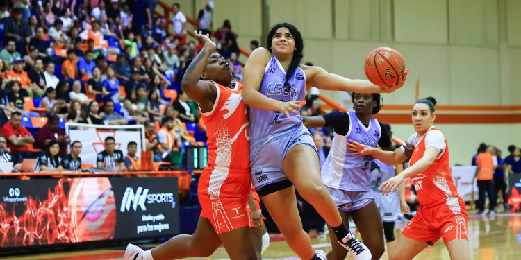 Abejas de León Femenil divide serie ante Correcaminos