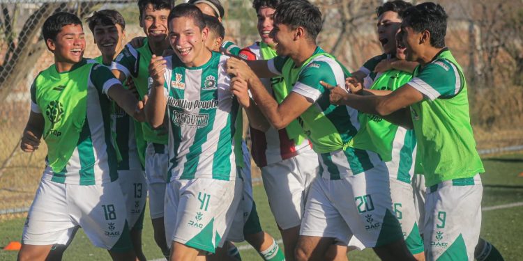 Atlético Leonés hace la tarea y elimina en casa a Gallos de Nuevo León