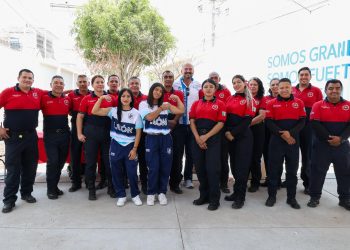 Es campeona mundial Kelly López invitada en inauguración de estación de bomberos
