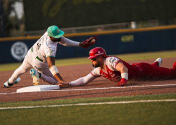 Heoroica reacción de Bravos de León es insuficiente y caen ante Diablos Rojos