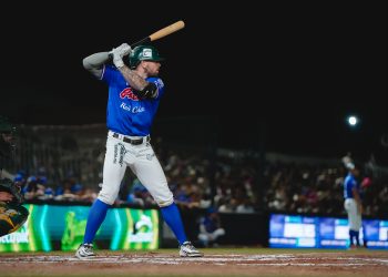 Tropiezan Bravos de León ante Pericos en noche para el olvido