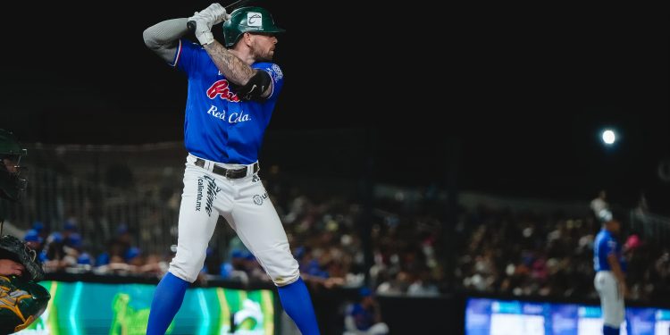 Tropiezan Bravos de León ante Pericos en noche para el olvido