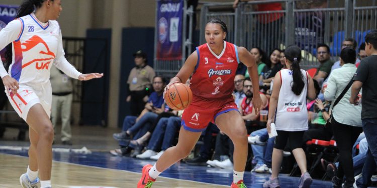 Debut triunfal de Freseras de Irapuato ante Correcaminos