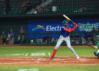 Jimmy Kerrigan se vuela la barda y comanda triunfo de Bravos de León en Tabasco