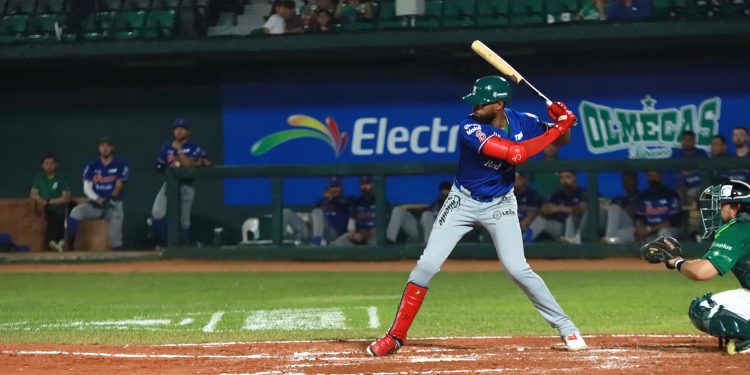 Jimmy Kerrigan se vuela la barda y comanda triunfo de Bravos de León en Tabasco