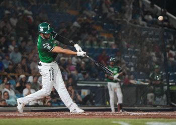 Bravos de León abre con derrota serie ante Conspiradores