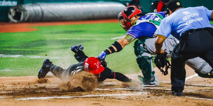 Bravos de León abre serie en Veracruz con apretada derrota