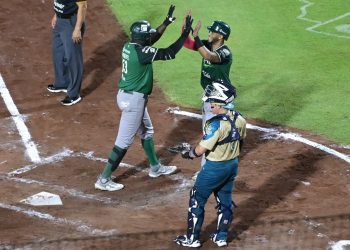 Sandber Pimentel comanda victoria de Bravos de León para emparejar la serie ante Tigres