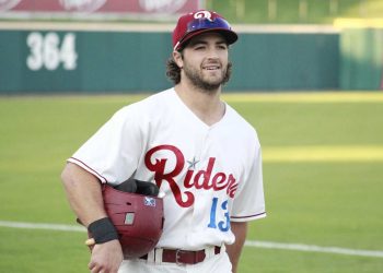 Desde Durango, Josh Smith se une al bullpen de los Bravos de León