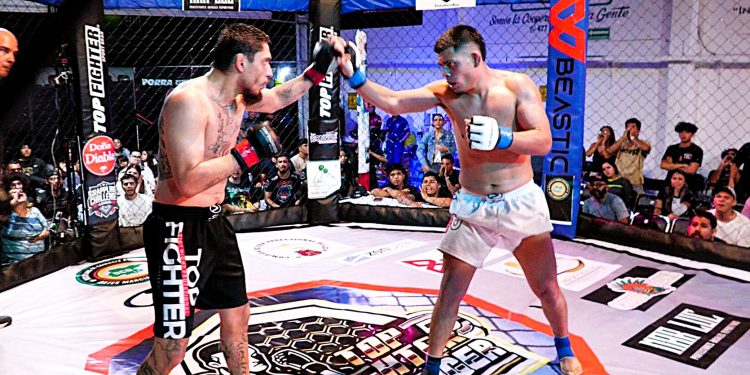 «El Gorila» Chávez se corona Campeón en emocionante noche de peleas en León