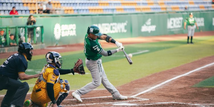 Explota la ofensiva de Bravos de León y asegura la serie ante Dorados de Chihuahua