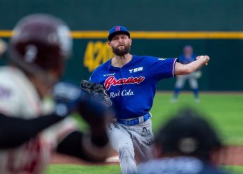 Se desquita Bravos de León con blanqueada sobre Algodoneros