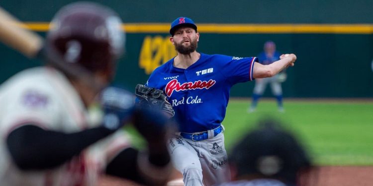 Se desquita Bravos de León con blanqueada sobre Algodoneros