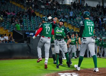 ¡Historia pura! Recetan Bravos de León paliza en Puebla en noche de récords