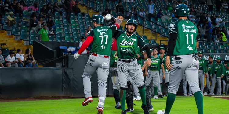 ¡Historia pura! Recetan Bravos de León paliza en Puebla en noche de récords