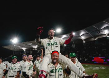 Danny Ortiz comanda walkoff de Bravos de León sobre Saraperos