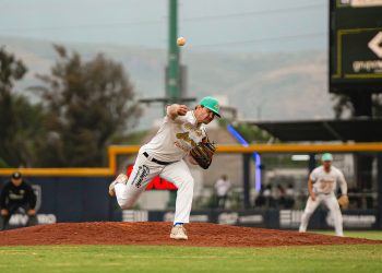 Propina Rieleros paliza a Bravos de León en el Domingo Santana
