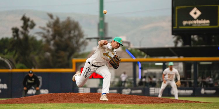 Propina Rieleros paliza a Bravos de León en el Domingo Santana