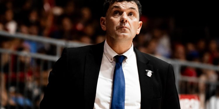 Continúa… Javier Muñoz va por su segundo año como coach de Abejas de León